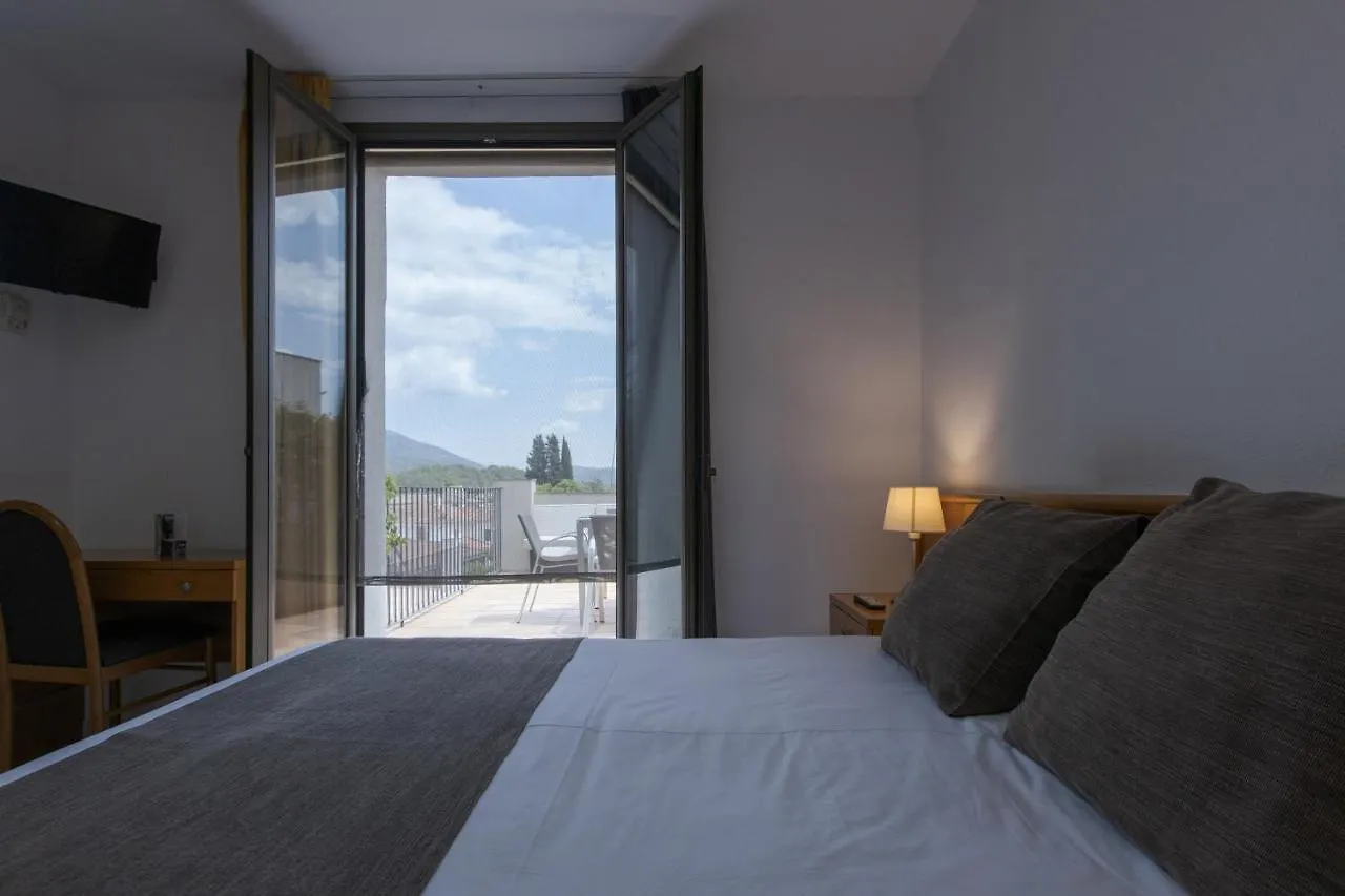 Hotel Alta Garrotxa Tortella 2*,
